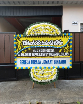 Papan Bunga Duka di Maharani